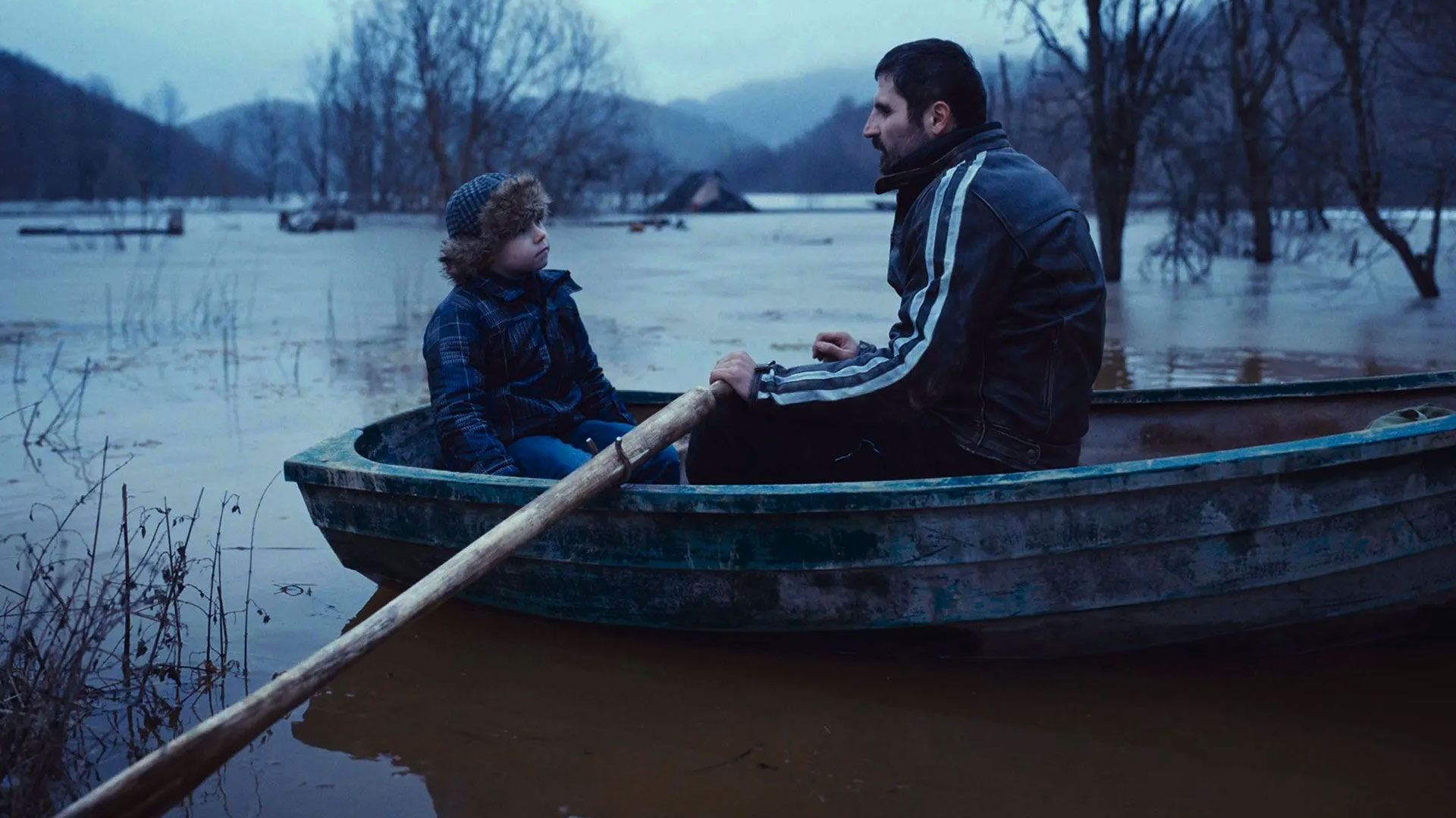 رودی و ماتیاس در حال قایق سواری در فیلم RMN