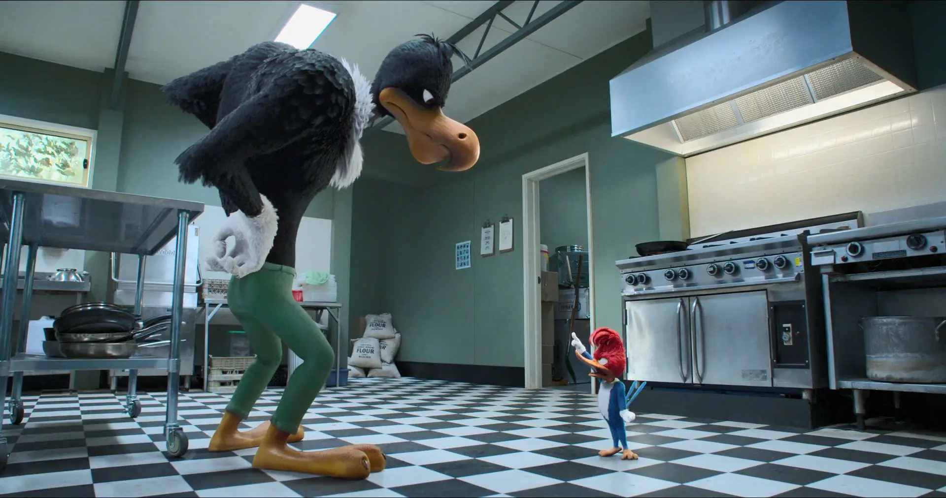 دارکوب زبله در برابر باز در آشپزخانه در فیلم Woody Woodpecker Goes to Camp