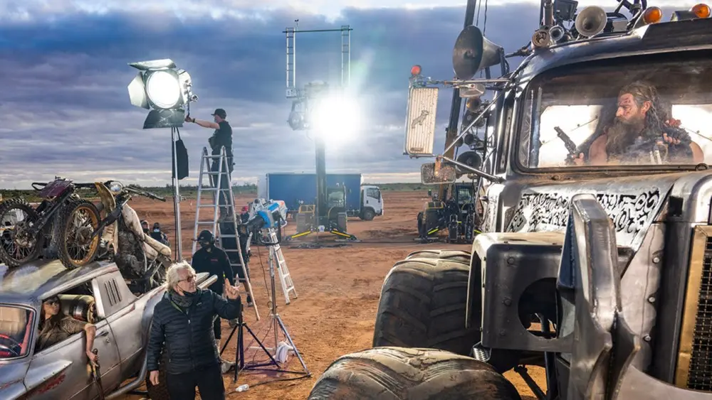 جورج میلر و کریس همسورث در پشت‌صحنه فیلم Furiosa: A Mad Max Saga 
